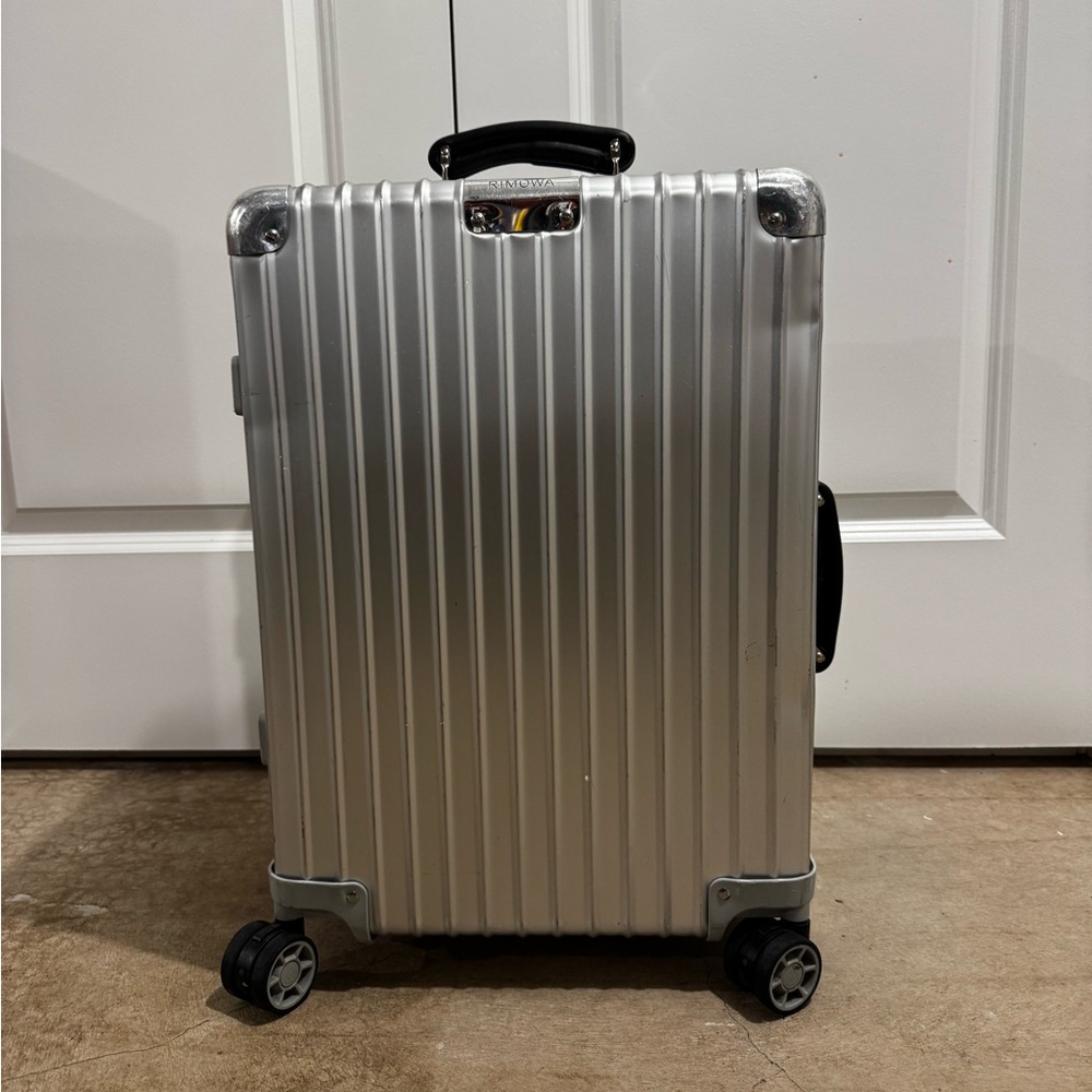 RIMOWA Silver Classic Cabin Carryon
